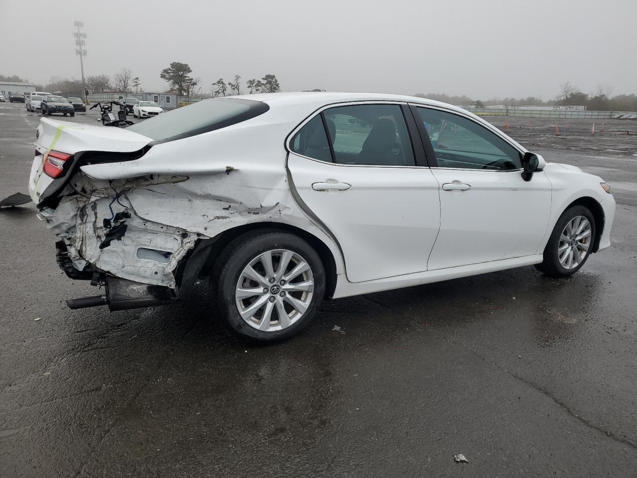 2018 TOYOTA CAMRY L - Фото 3