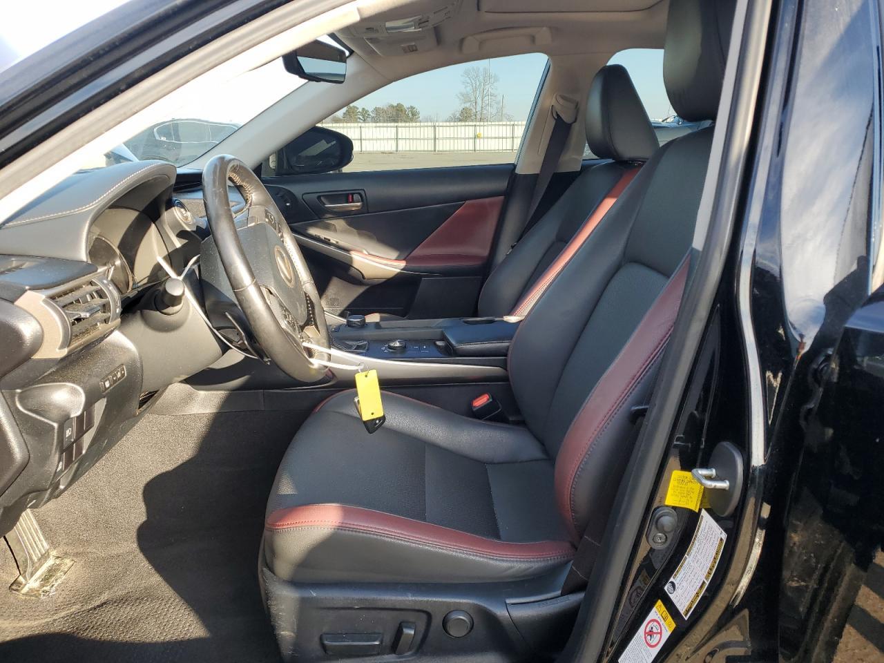 2019 LEXUS IS 300 - Фото 7