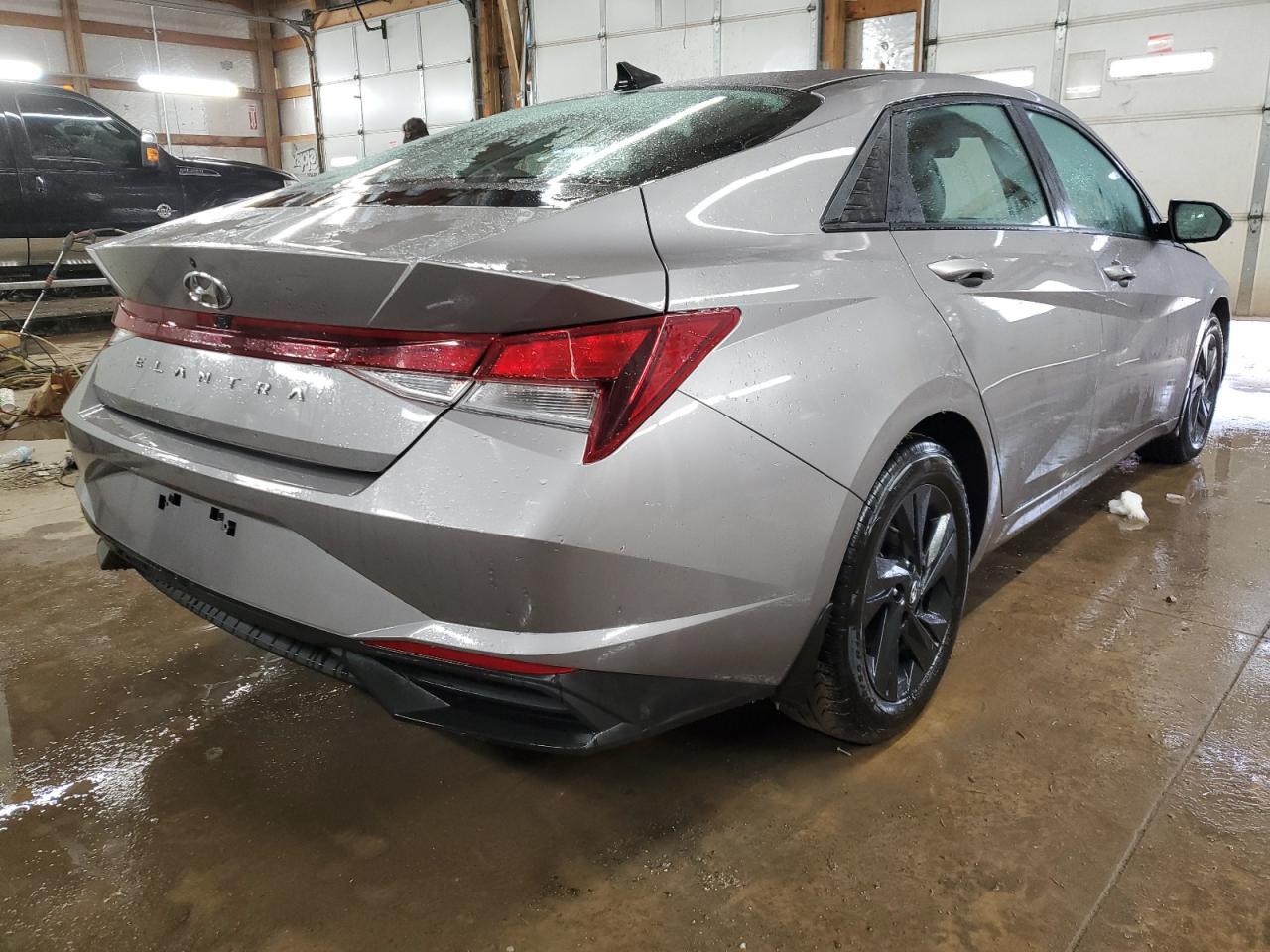 2022 HYUNDAI ELANTRA SE - Фото 3