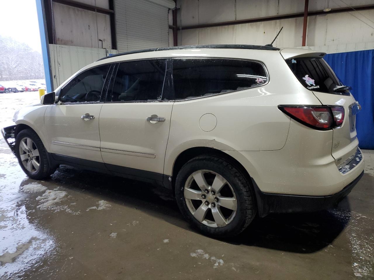 2014 CHEVROLET TRAVERSE L - Image 2