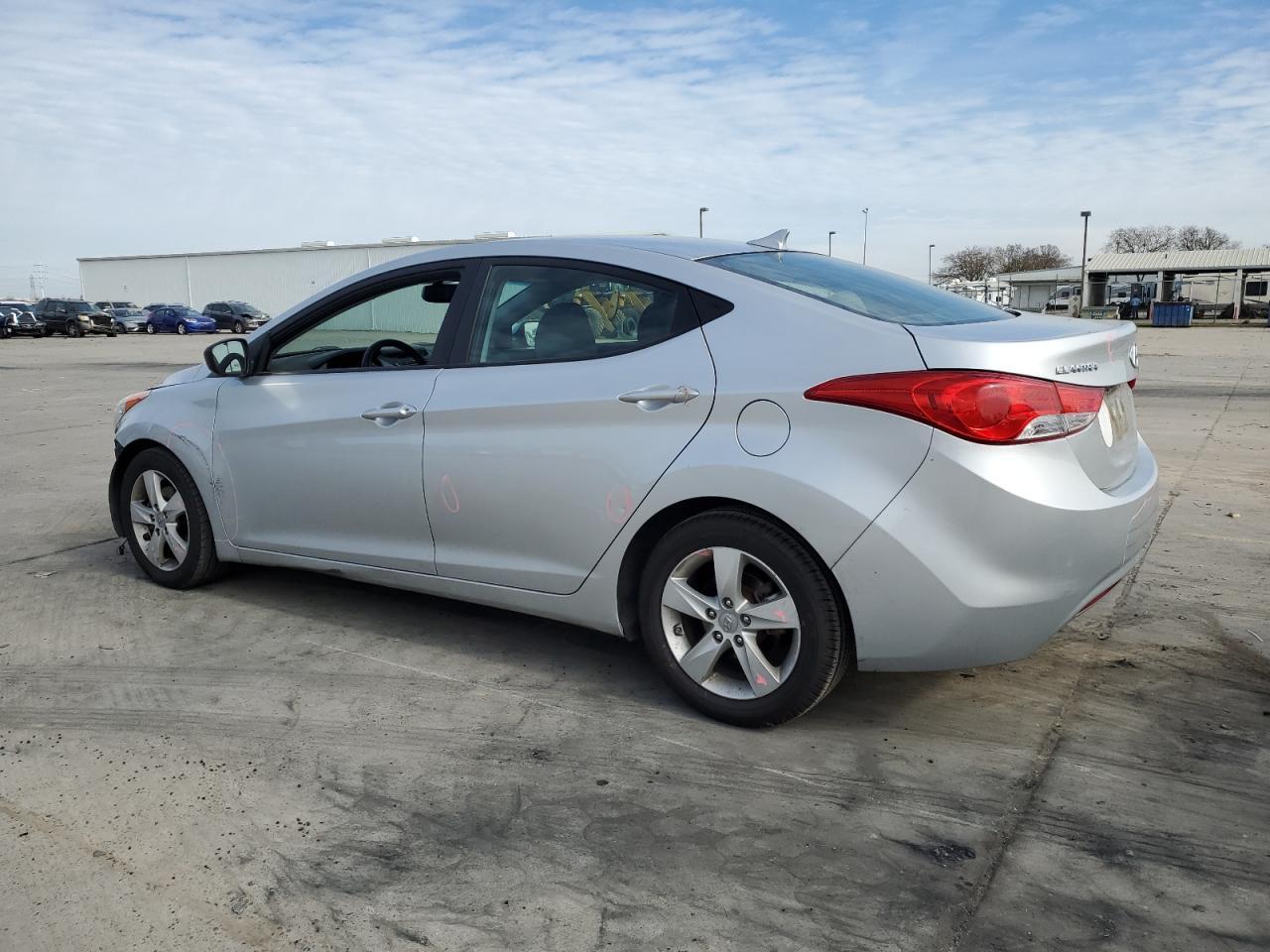 2013 HYUNDAI ELANTRA GL - Image 2