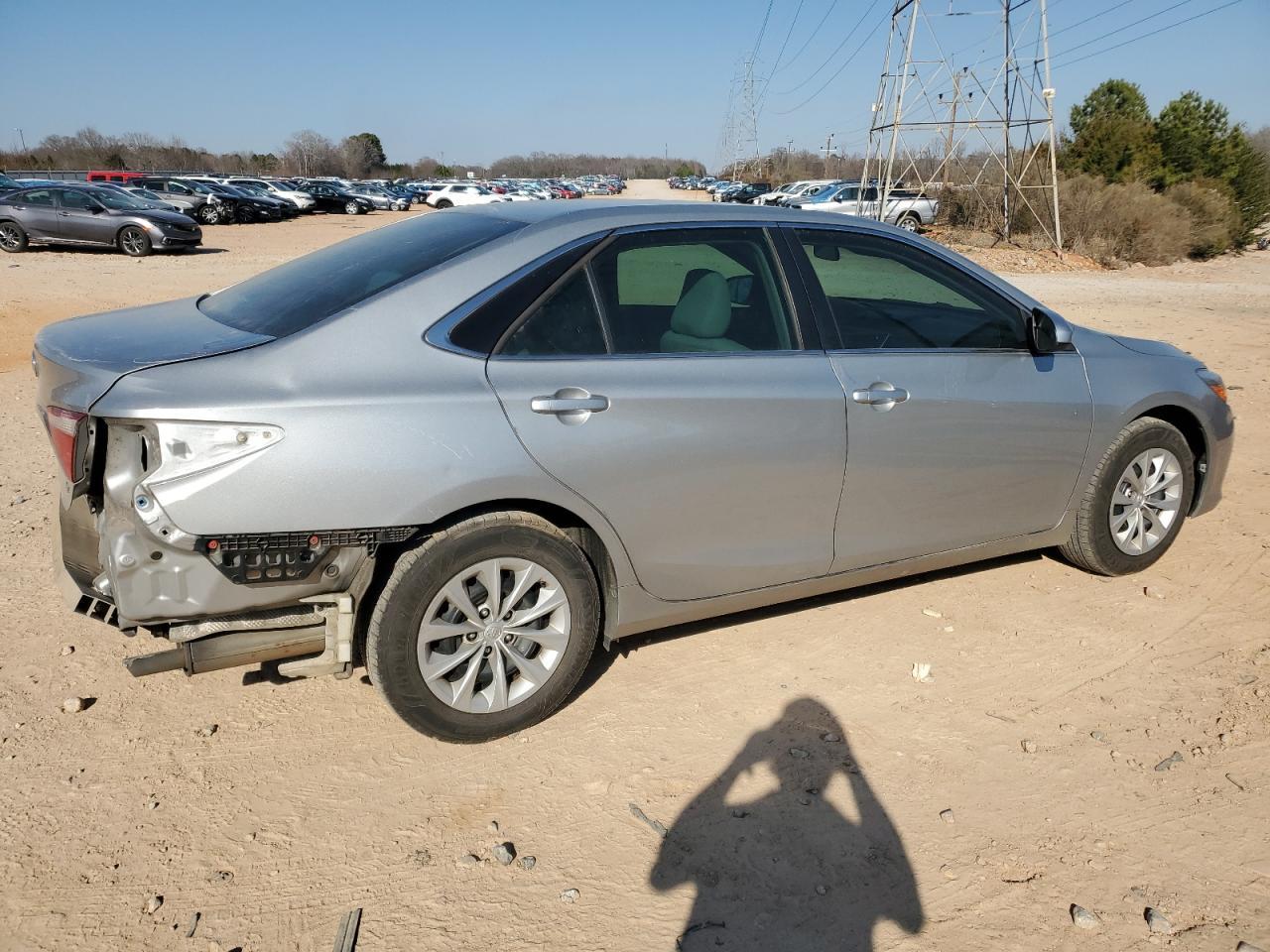 2016 TOYOTA CAMRY LE - Image 3