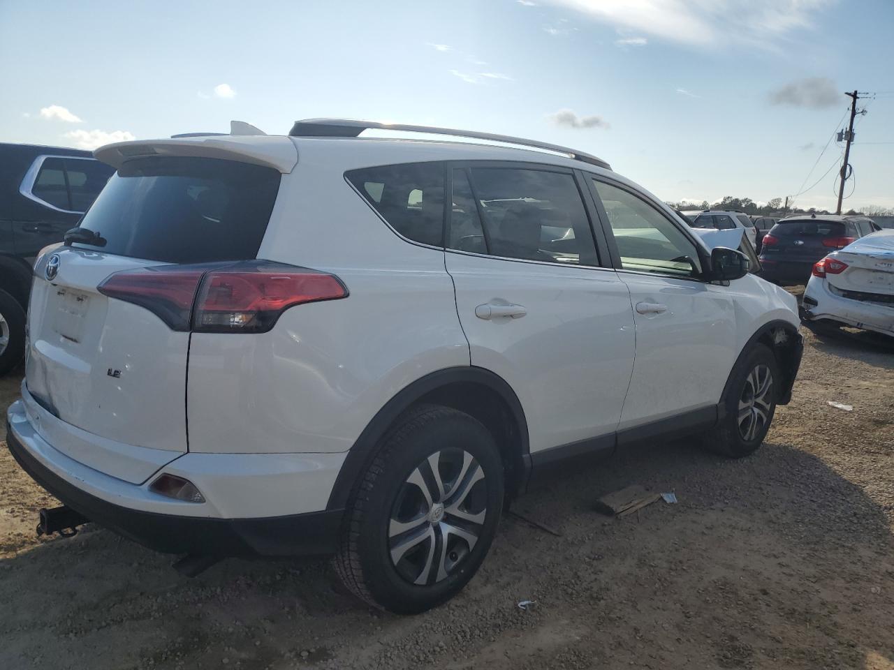 2017 TOYOTA RAV4 LE - Image 3
