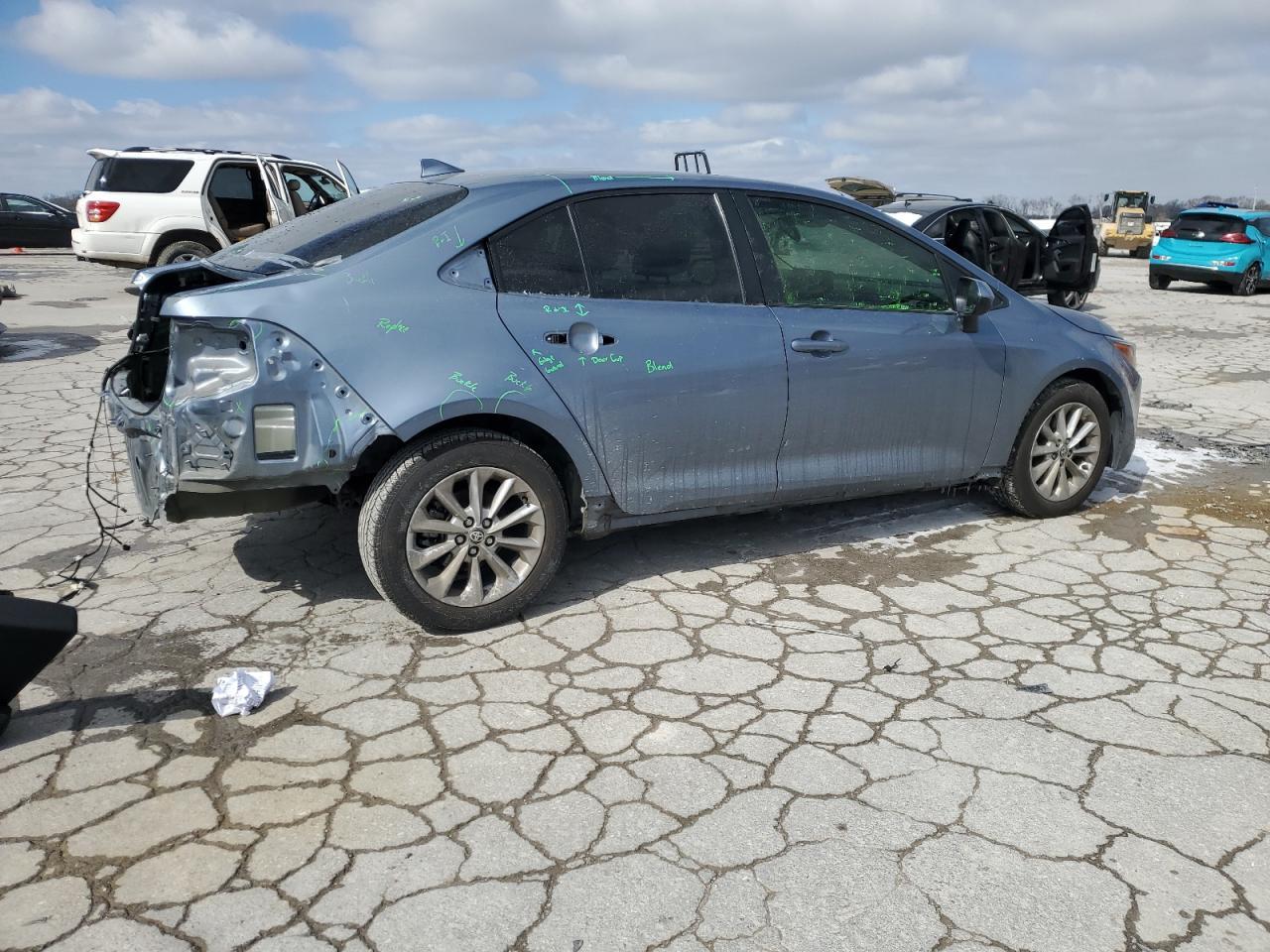 2022 TOYOTA COROLLA LE - Фото 3