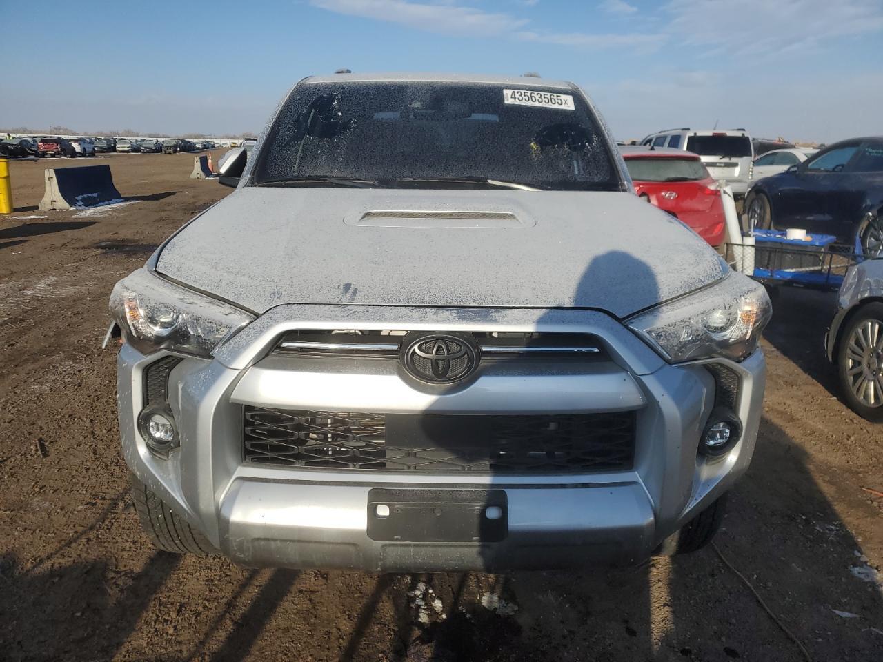 2022 TOYOTA 4RUNNER SR - Фото 5