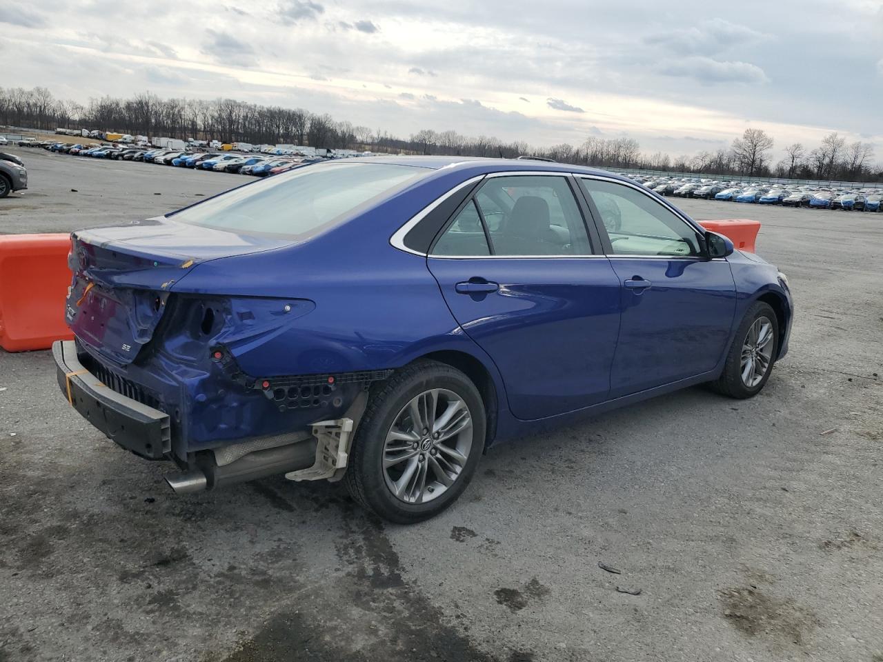 2015 TOYOTA CAMRY LE - Фото 3