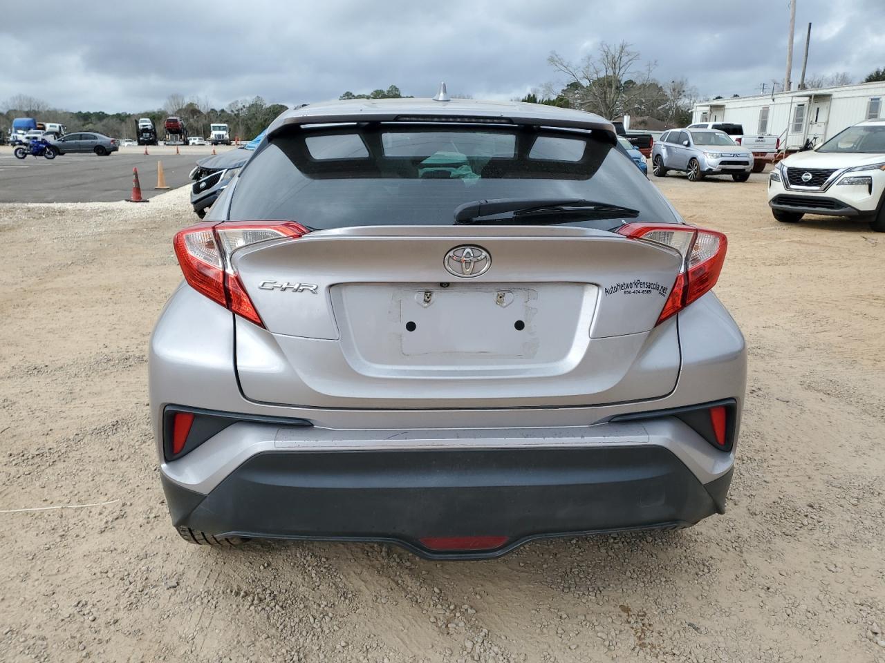 2018 TOYOTA C-HR XLE - Image 6