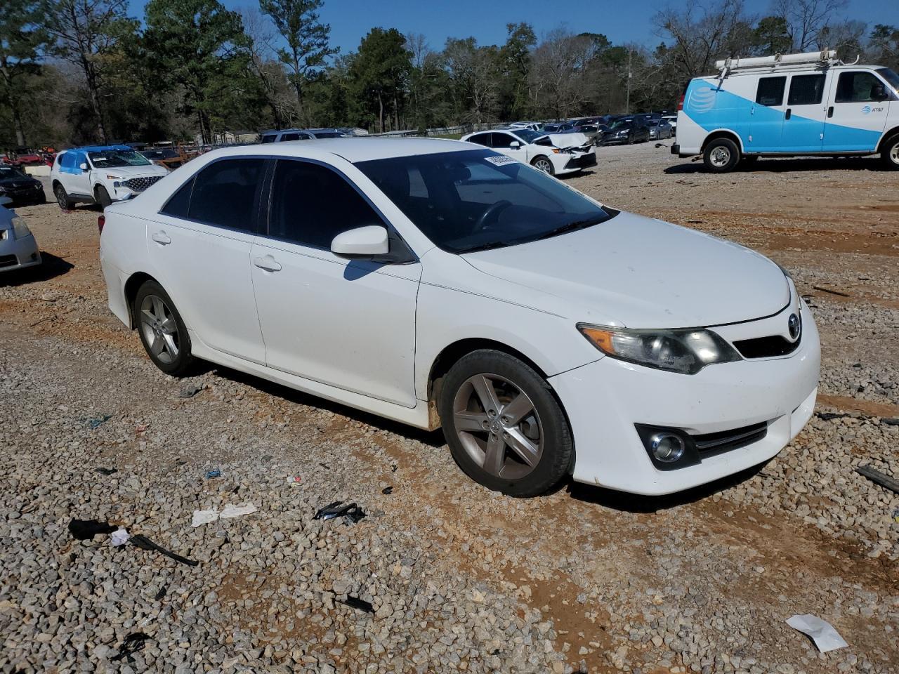 2014 TOYOTA CAMRY L - Image 4