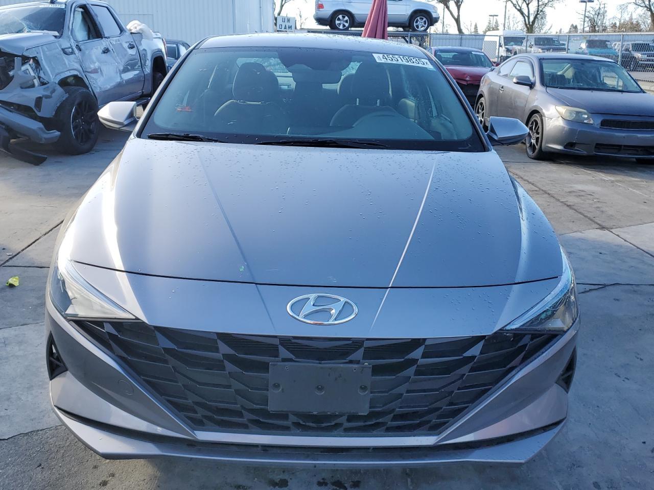 2023 HYUNDAI ELANTRA SE - Image 5