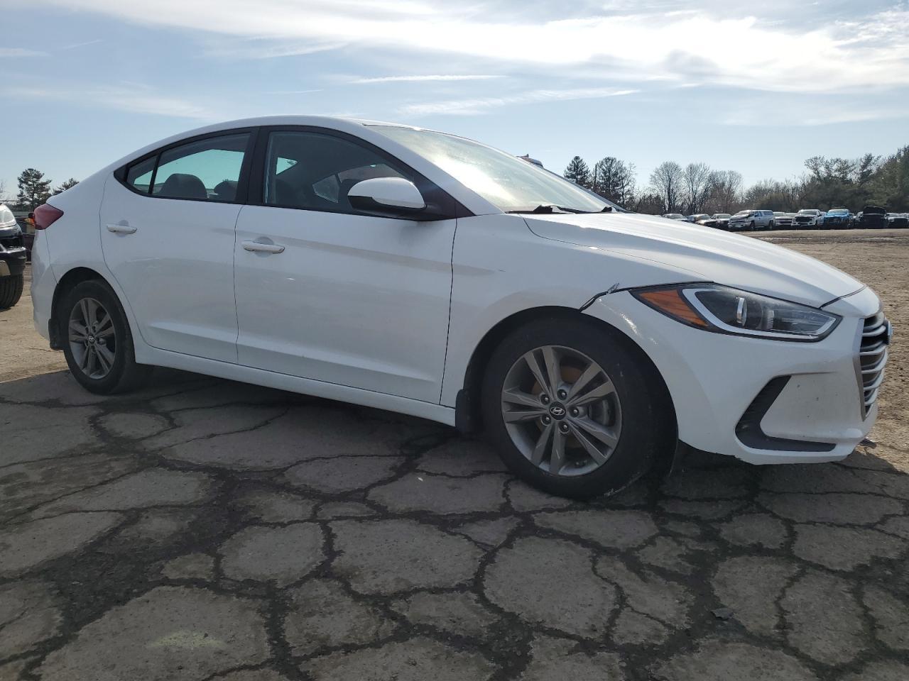 2018 HYUNDAI ELANTRA SE - Image 4