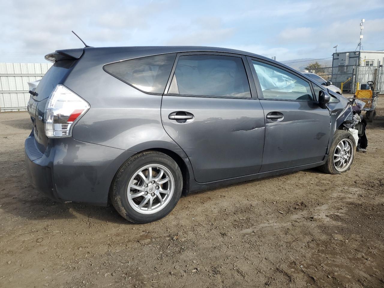 2013 TOYOTA PRIUS V - Фото 3