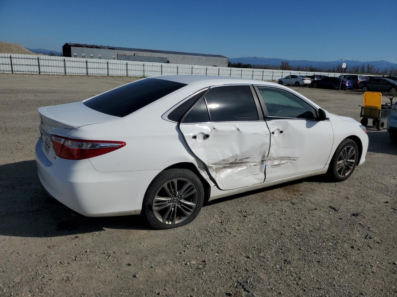 2017 TOYOTA CAMRY LE - Фото 3