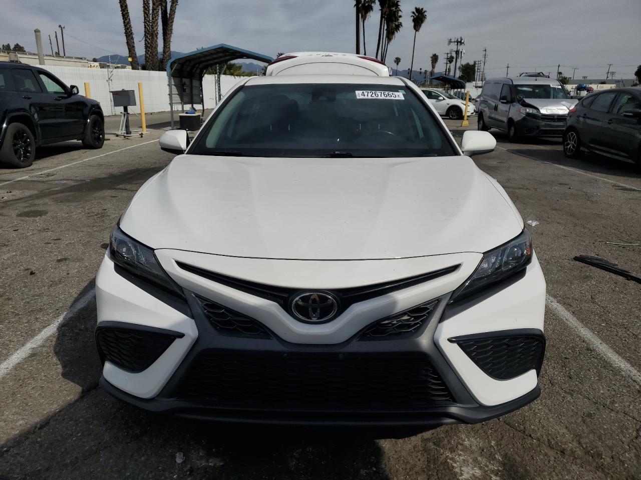 2021 TOYOTA CAMRY SE - Фото 5