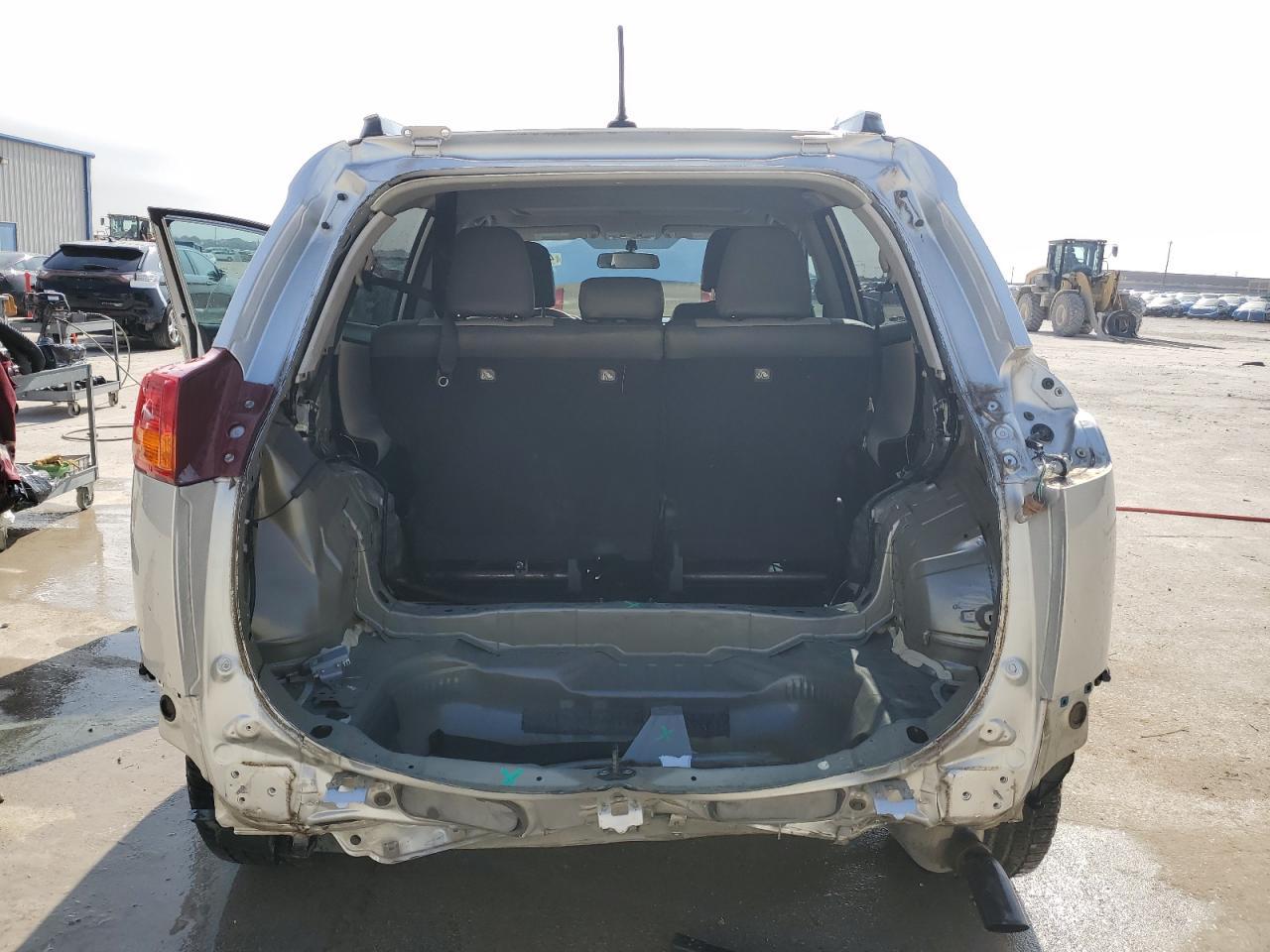 2015 TOYOTA RAV4 XLE - Image 6