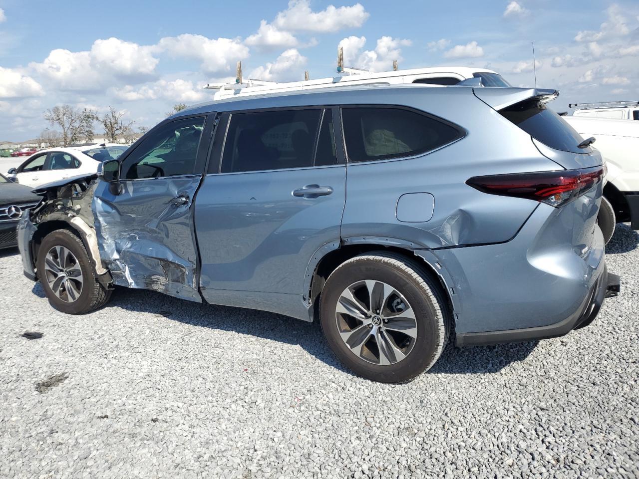 2024 TOYOTA HIGHLANDER - Image 2
