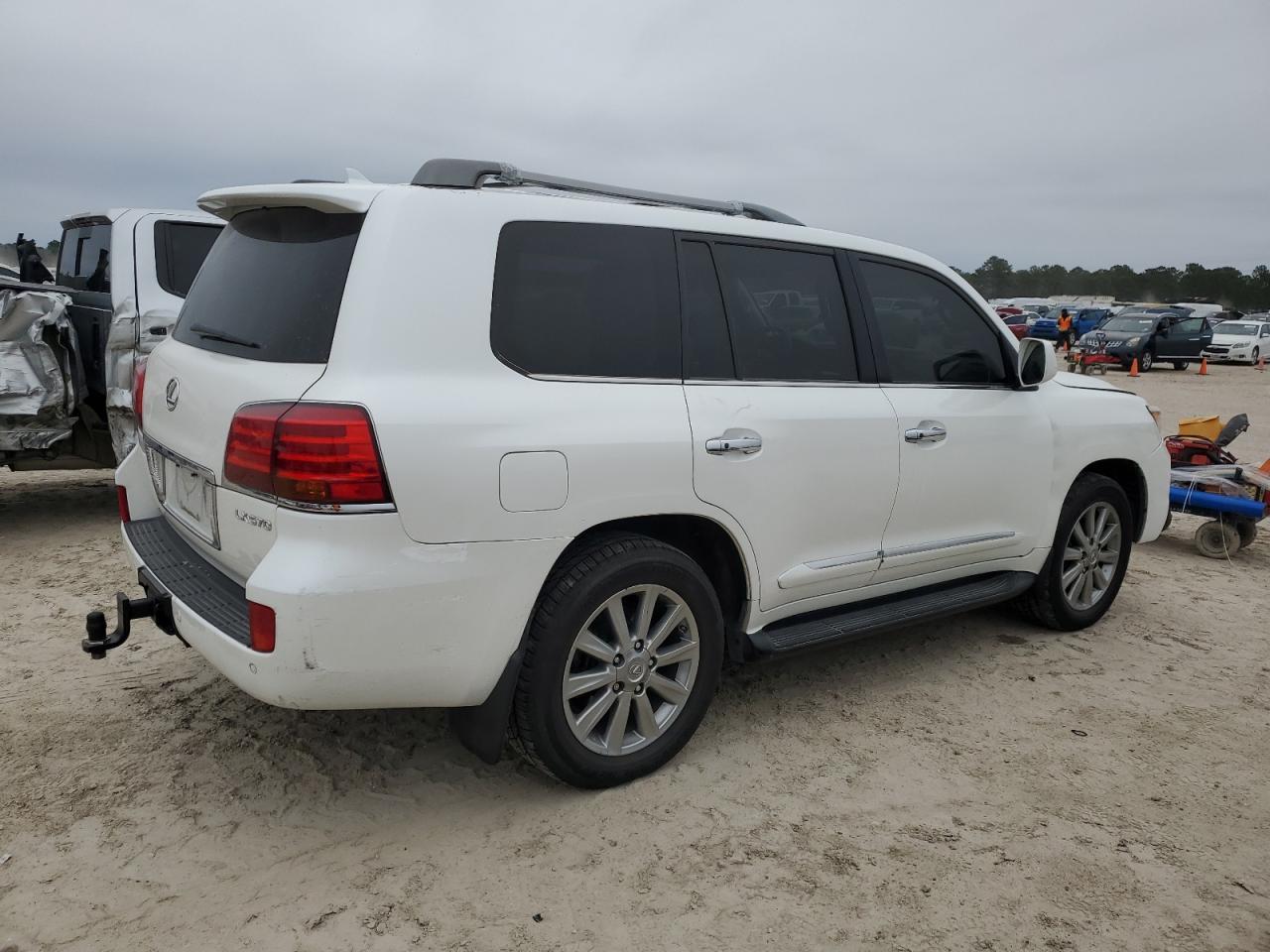 2011 LEXUS LX 570 - Фото 3