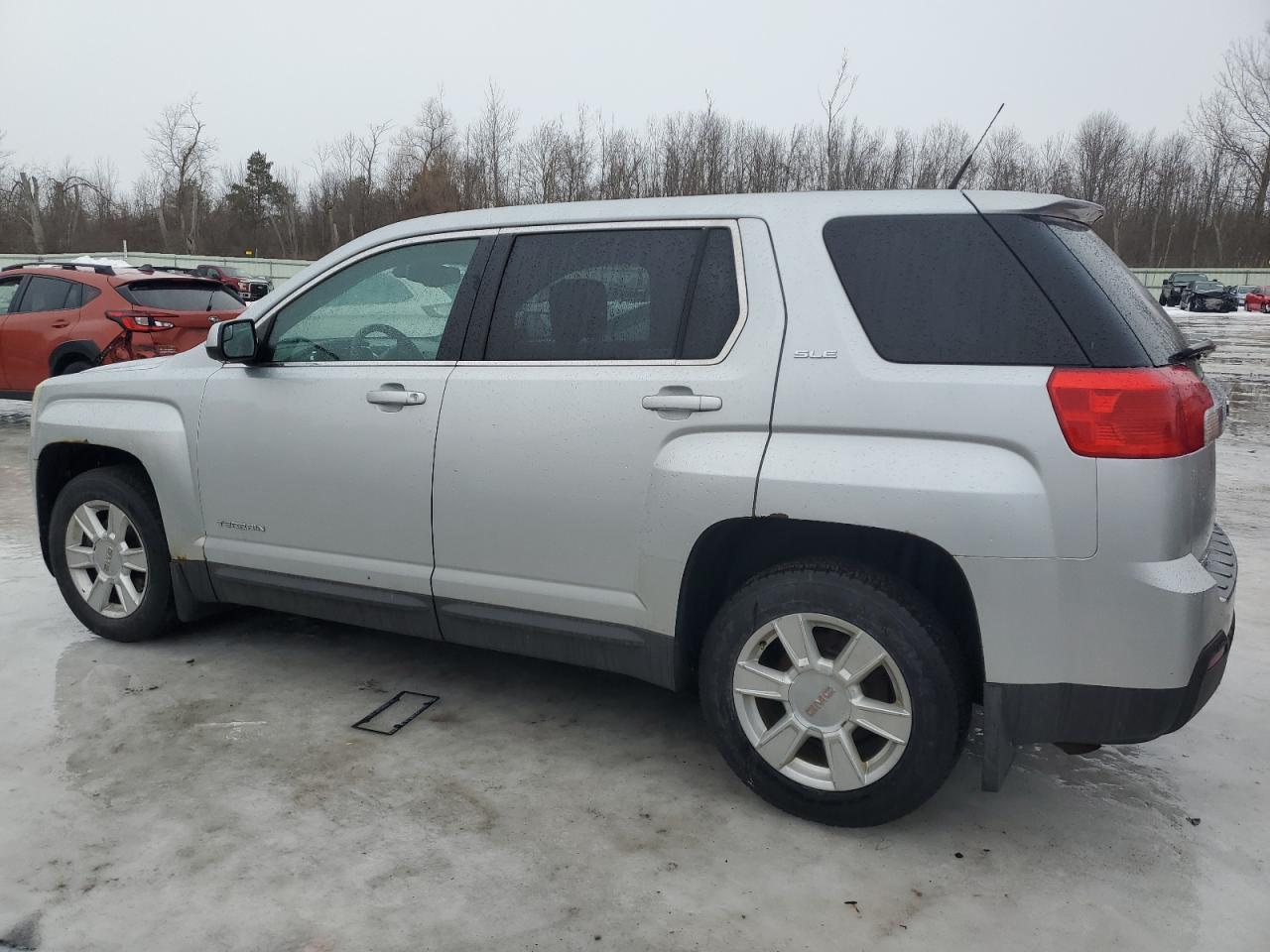2013 GMC TERRAIN SL - Image 2