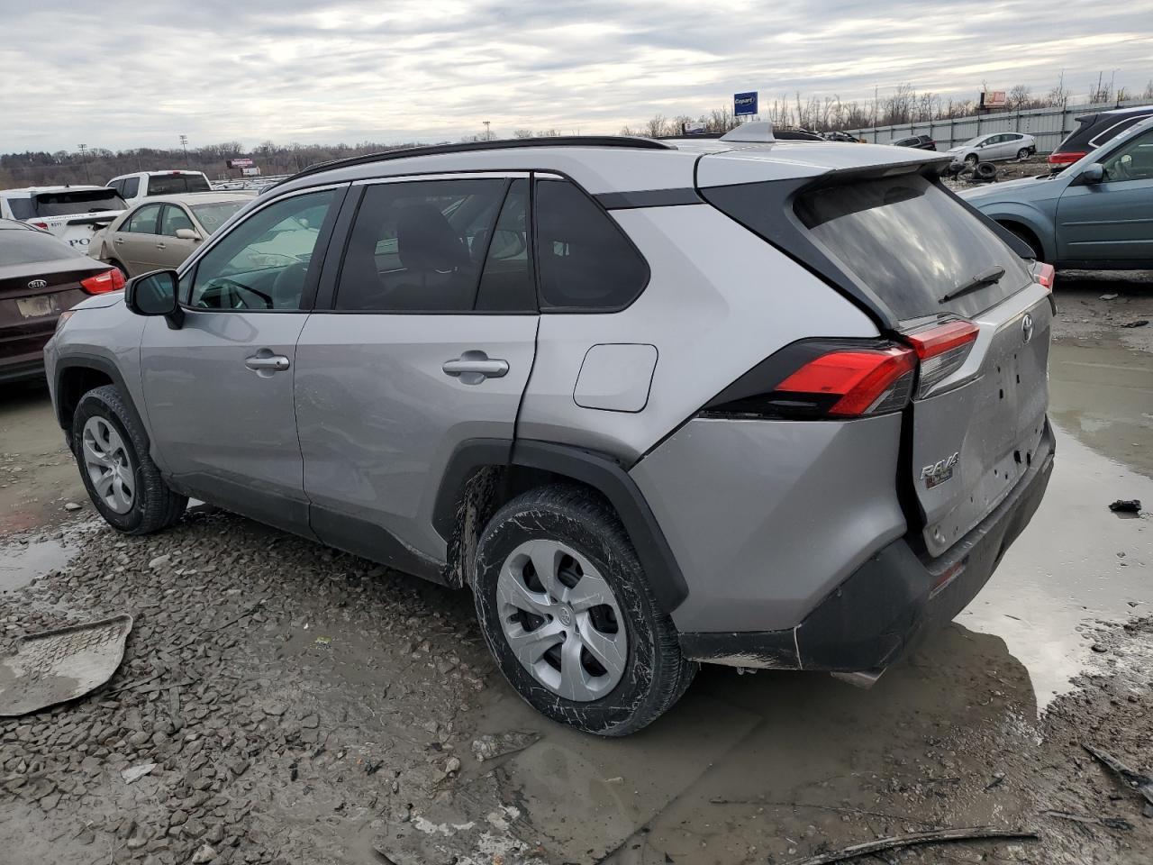 2021 TOYOTA RAV4 LE - Фото 2
