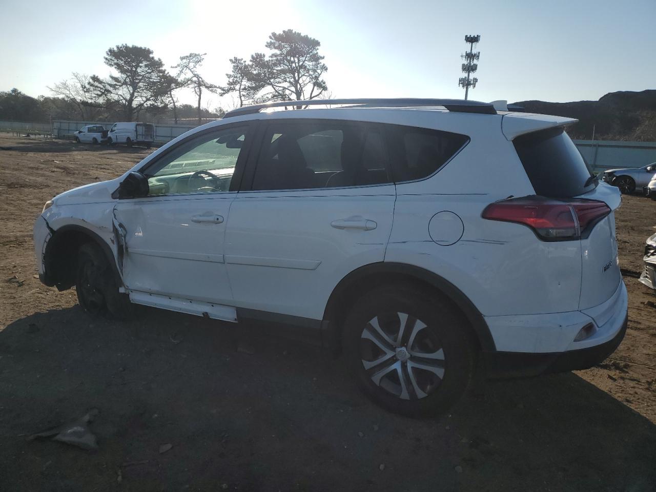 2017 TOYOTA RAV4 LE - Фото 2