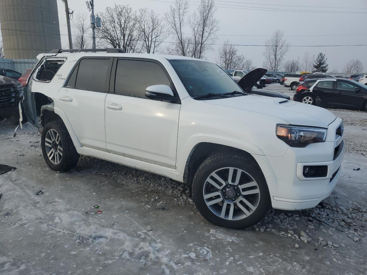 2022 TOYOTA 4RUNNER SR - Image 4