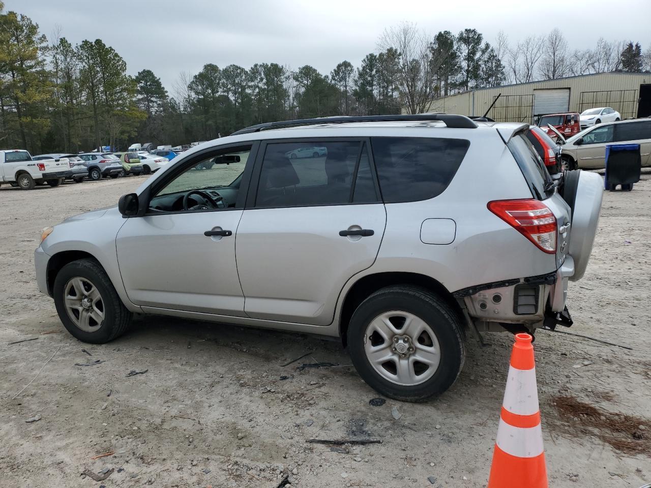 2011 TOYOTA RAV4 - Фото 2