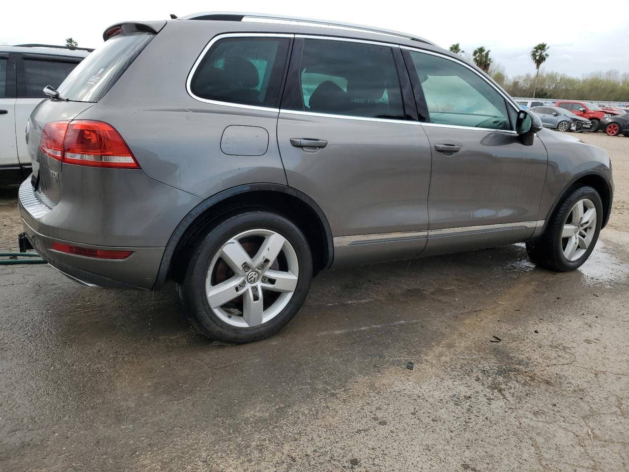 2012 VOLKSWAGEN TOUAREG V6 - Image 3