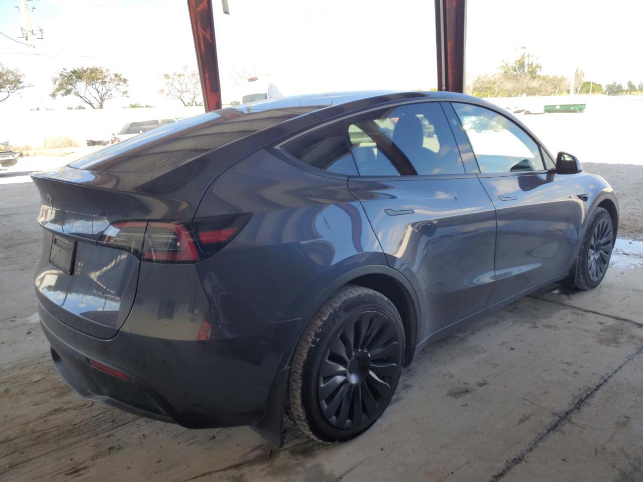 2023 TESLA MODEL Y - Фото 3