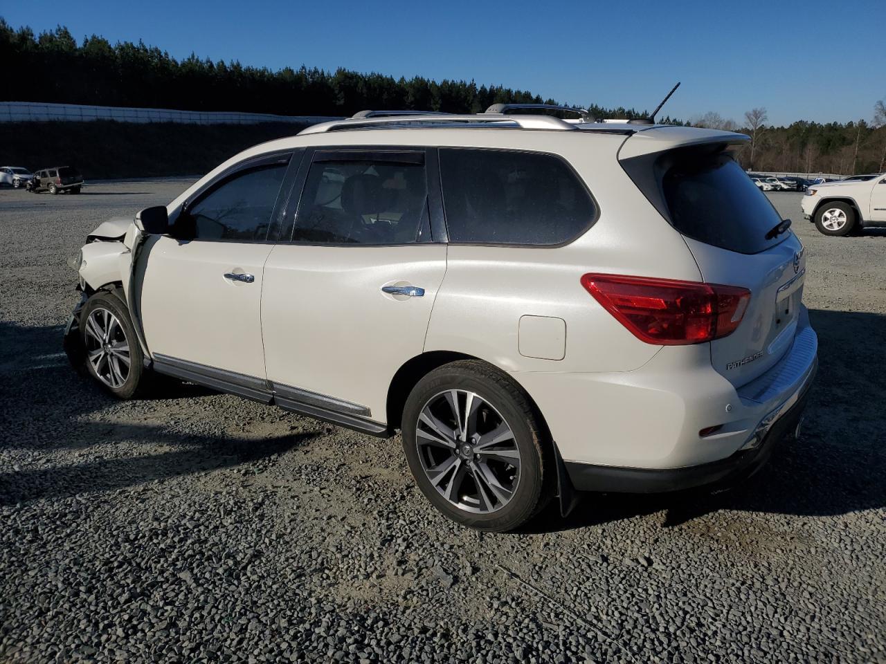 2017 NISSAN PATHFINDER - Image 2