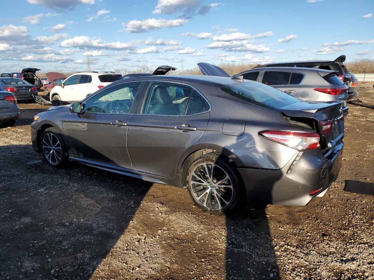 2020 TOYOTA CAMRY SE - Фото 2
