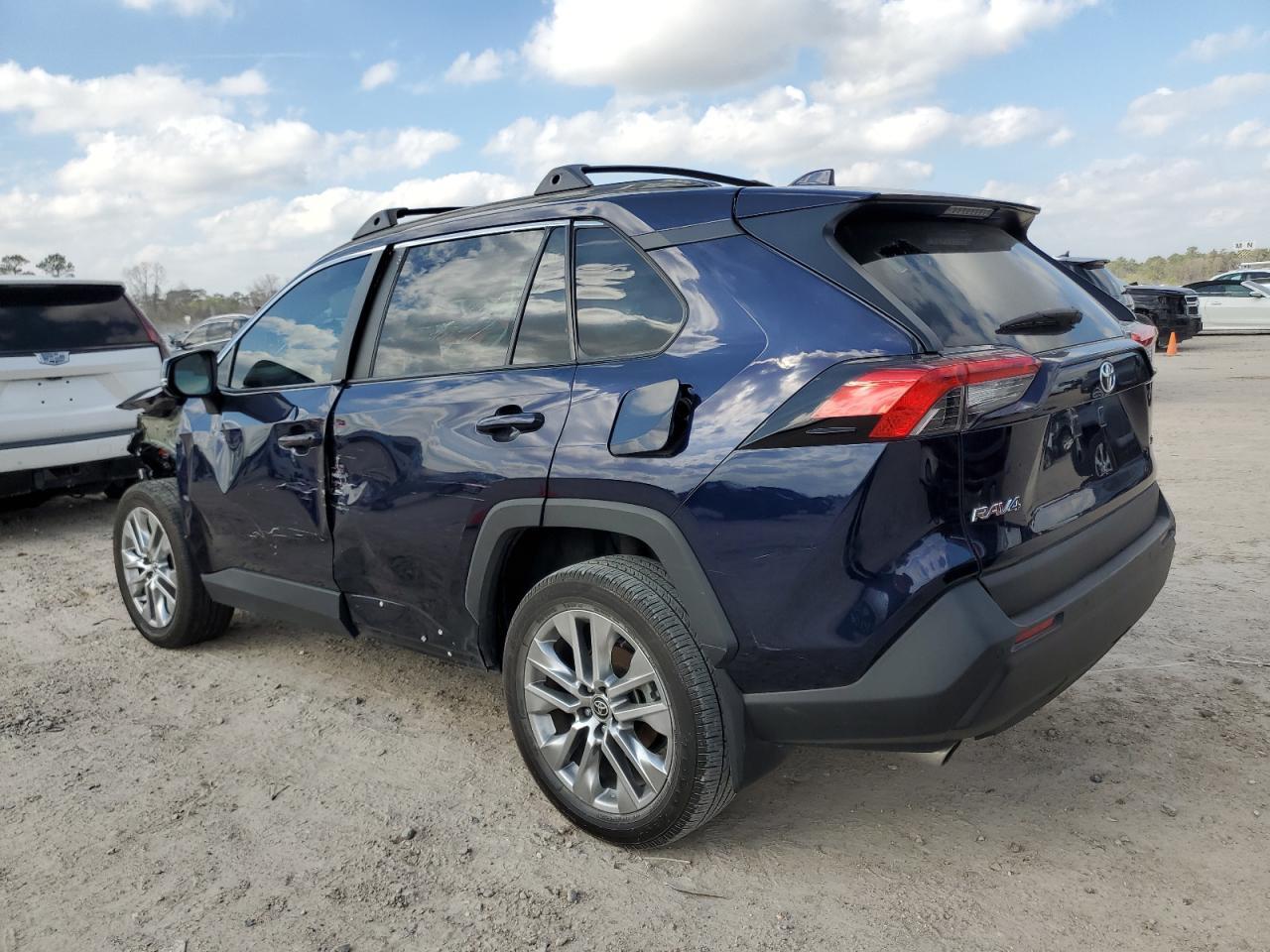 2024 TOYOTA RAV4 XLE P - Фото 2