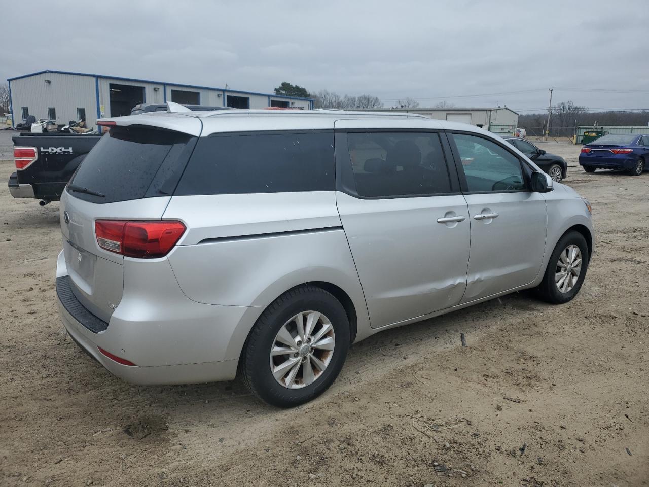 2017 KIA SEDONA LX - Фото 3