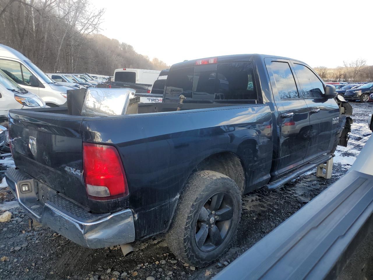 2017 RAM 1500 SLT - Фото 3