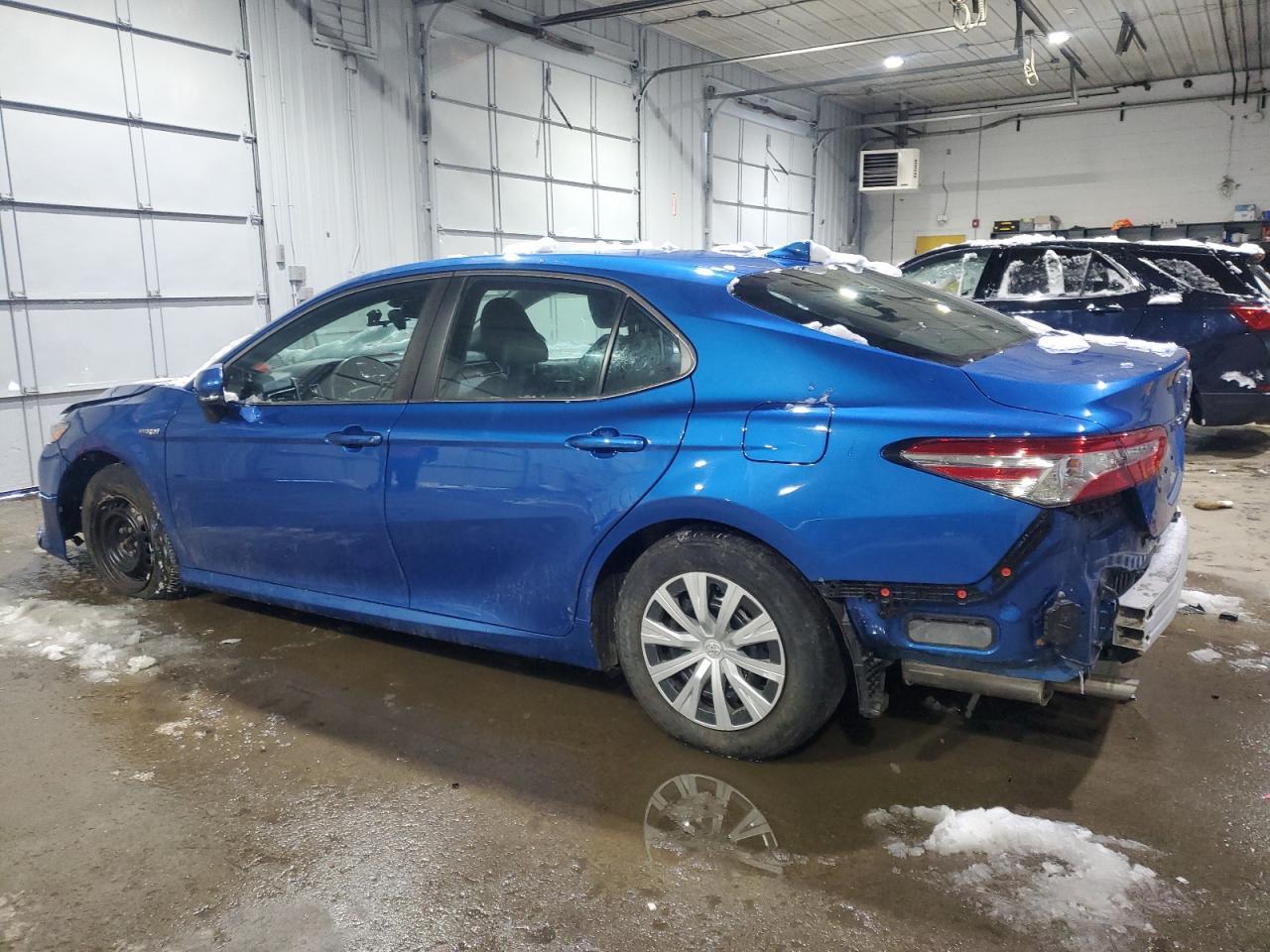 2019 TOYOTA CAMRY LE - Image 2