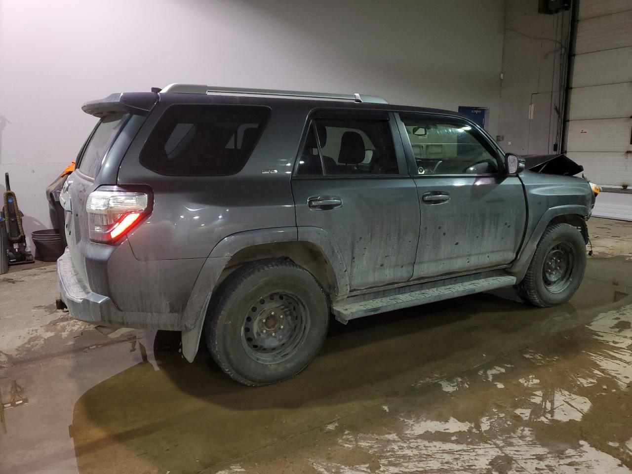 2017 TOYOTA 4RUNNER SR - Image 3
