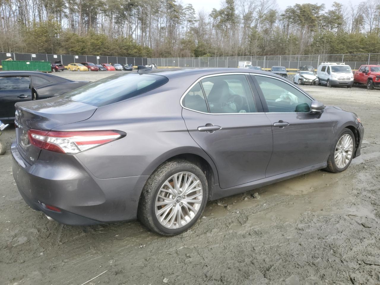 2019 TOYOTA CAMRY L - Фото 3