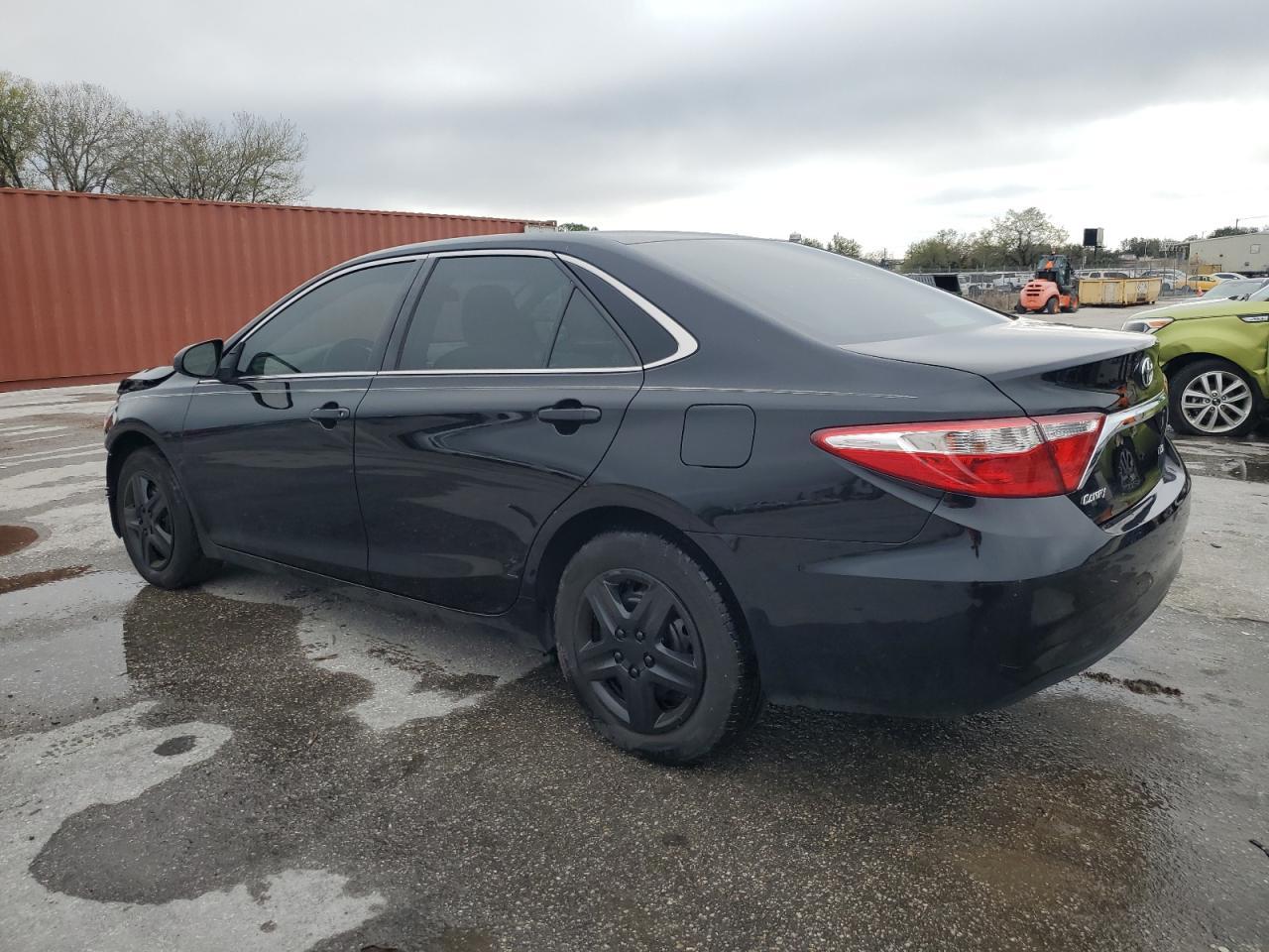 2017 TOYOTA CAMRY LE - Фото 2