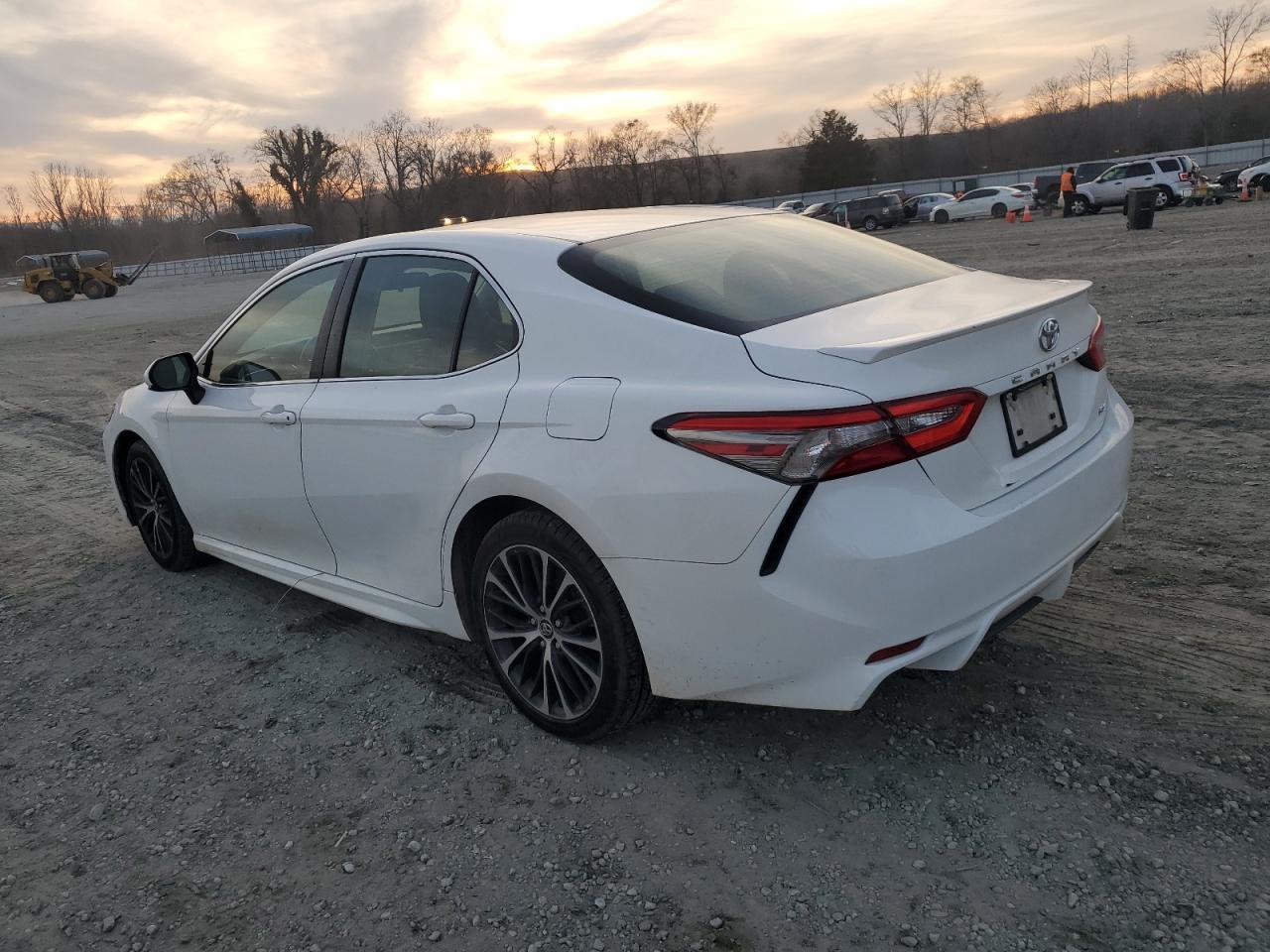 2018 TOYOTA CAMRY L - Фото 2
