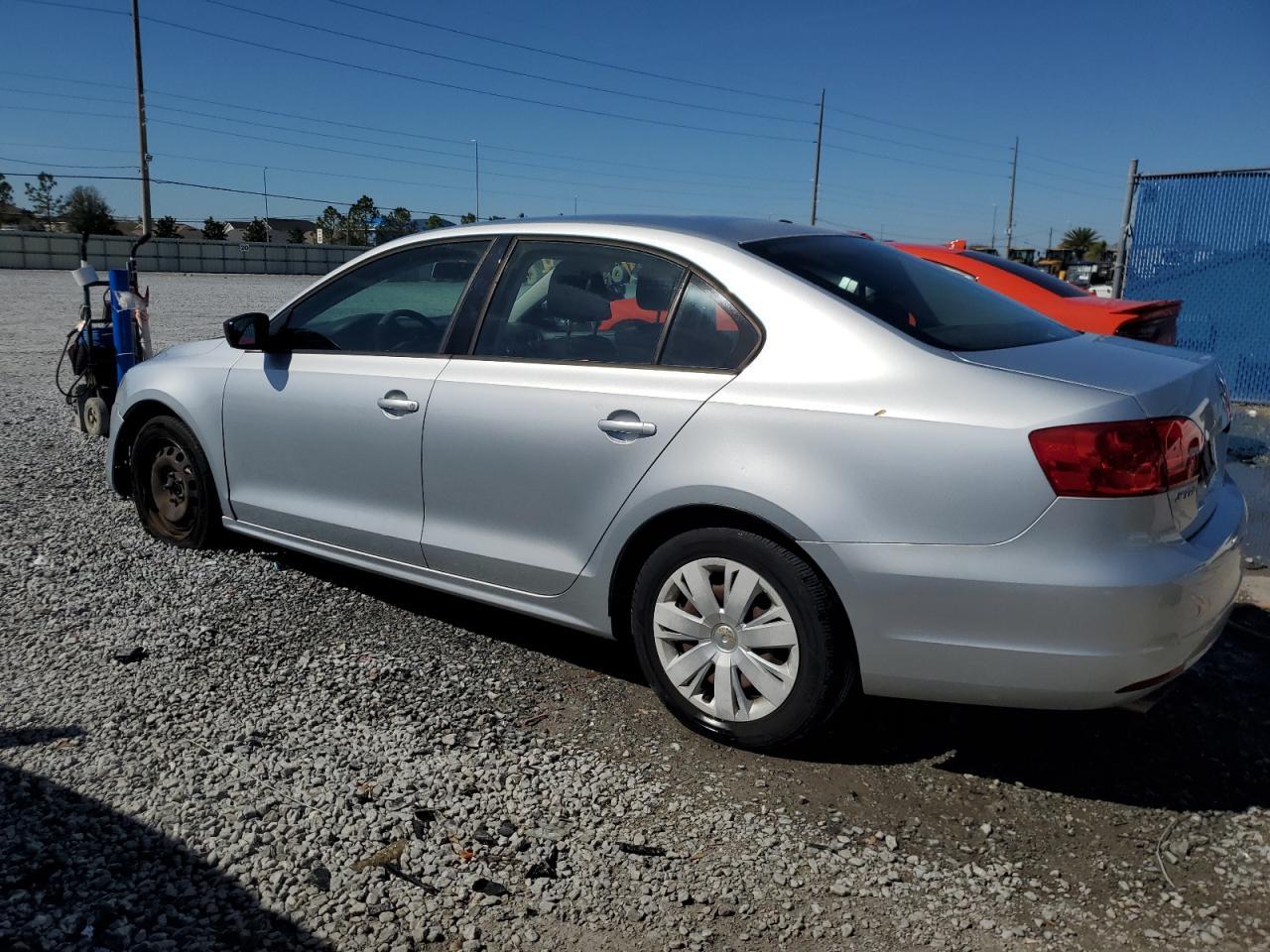 2013 VOLKSWAGEN JETTA BASE - Image 2