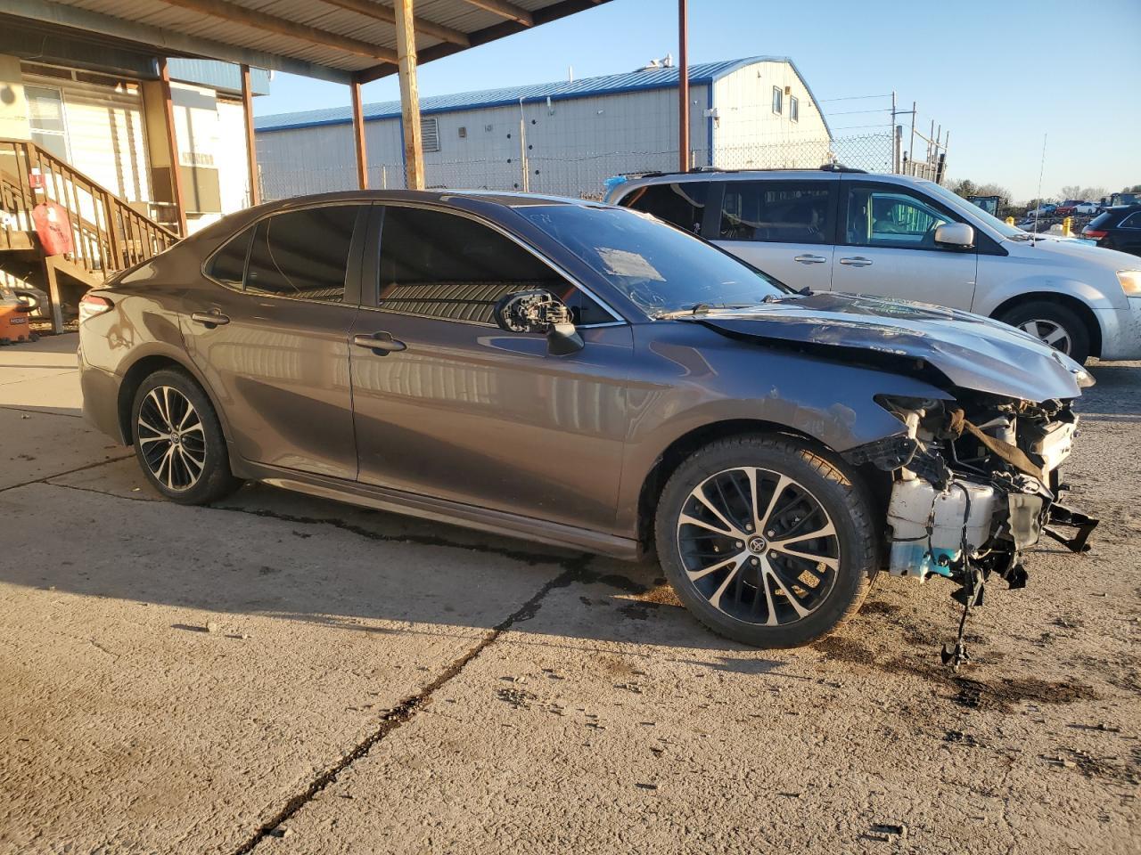 2020 TOYOTA CAMRY SE - Фото 4