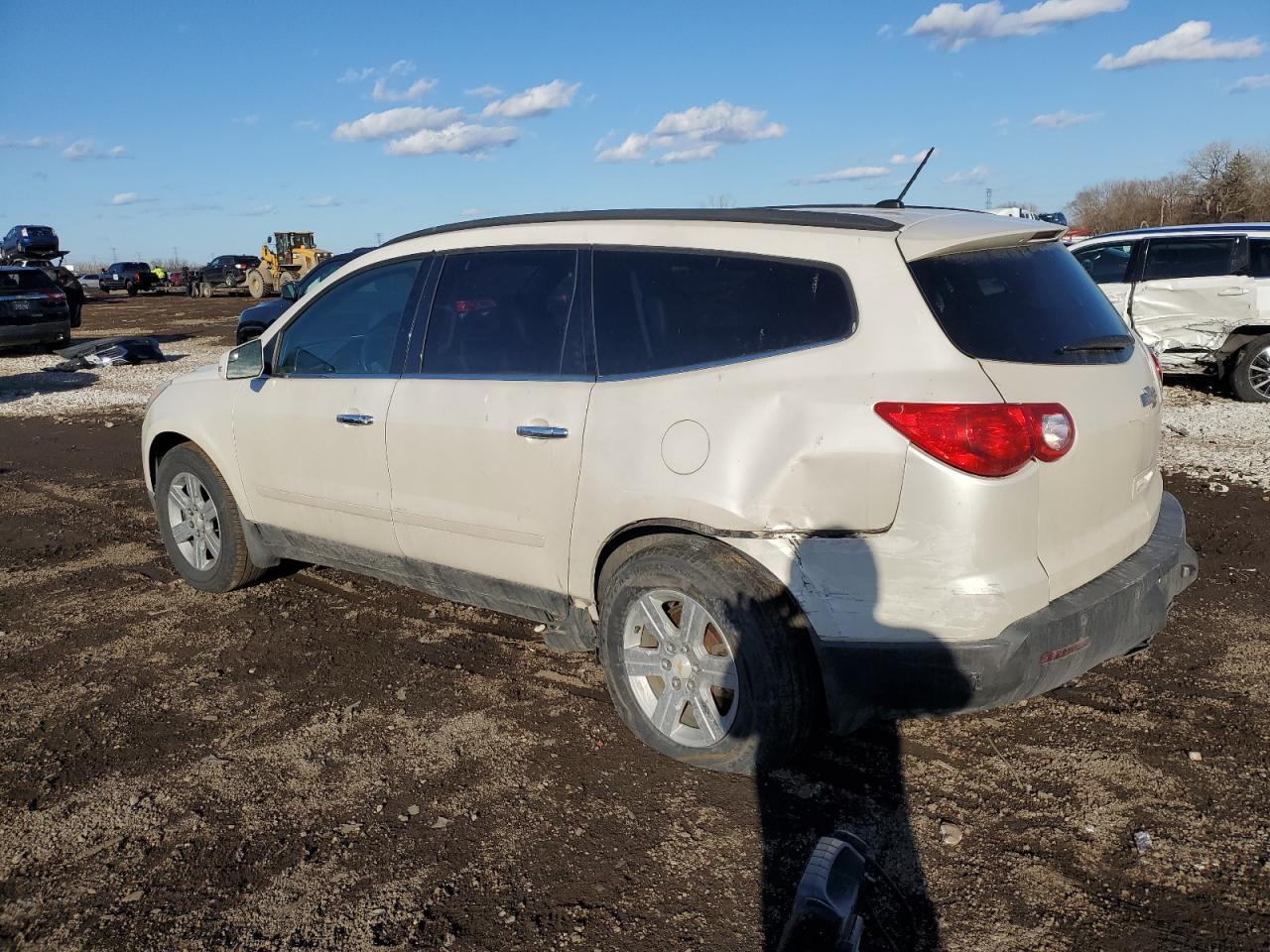 2011 CHEVROLET TRAVERSE L - Image 2