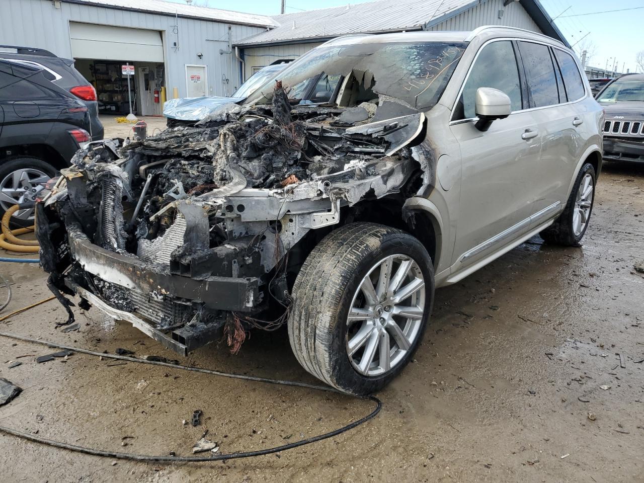 2016 VOLVO XC90 T8