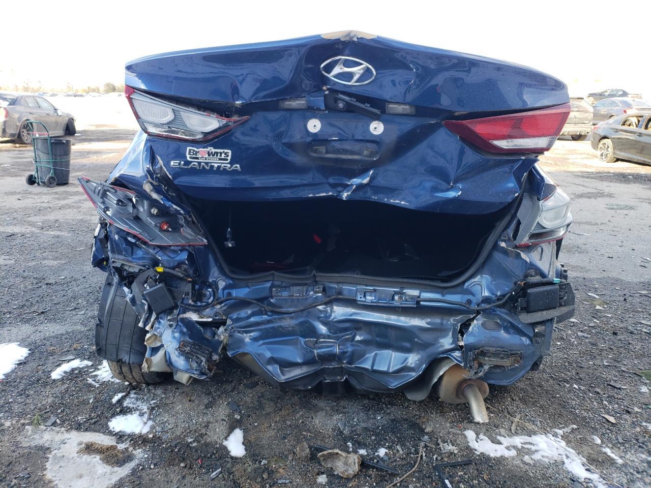 2018 HYUNDAI ELANTRA SE - Image 6