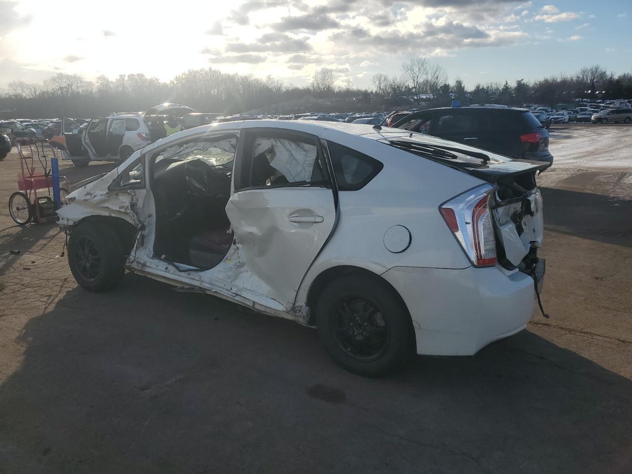 2015 TOYOTA PRIUS - Image 2