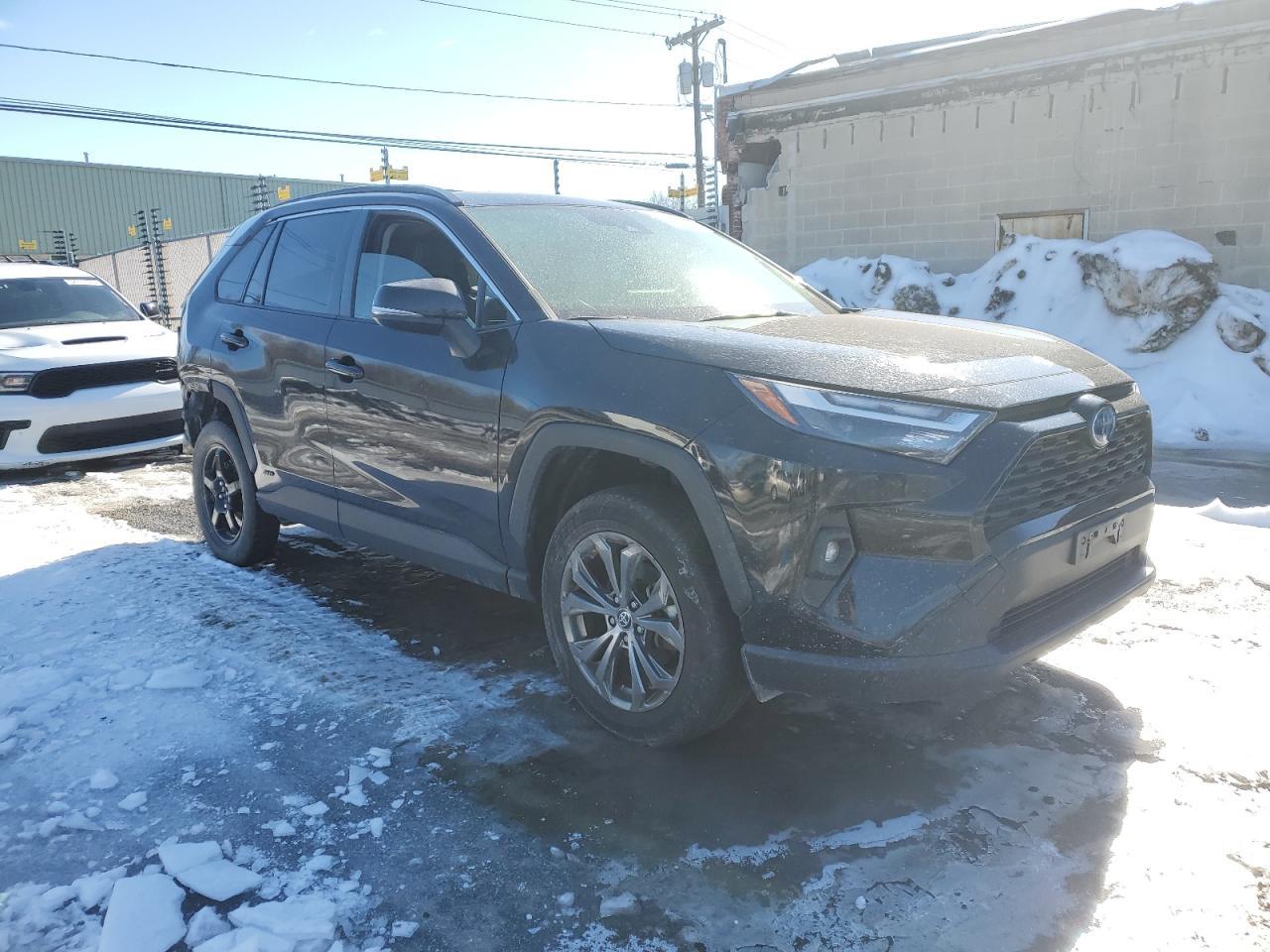 2022 TOYOTA RAV4 XLE P - Фото 4