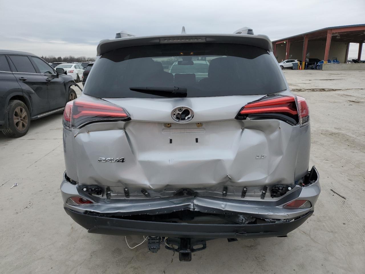 2018 TOYOTA RAV4 LE - Фото 6