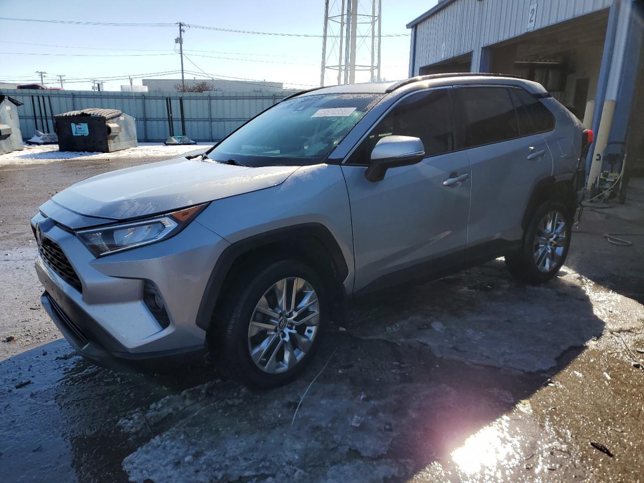 2020 TOYOTA RAV4 XLE P