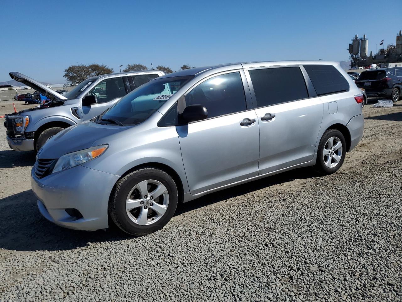 2015 TOYOTA SIENNA