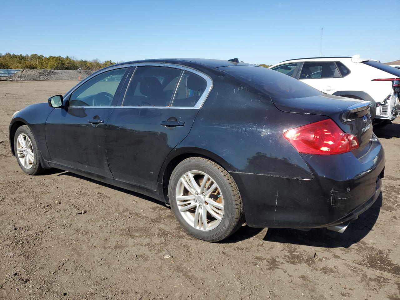 2011 INFINITI G37 - Image 2