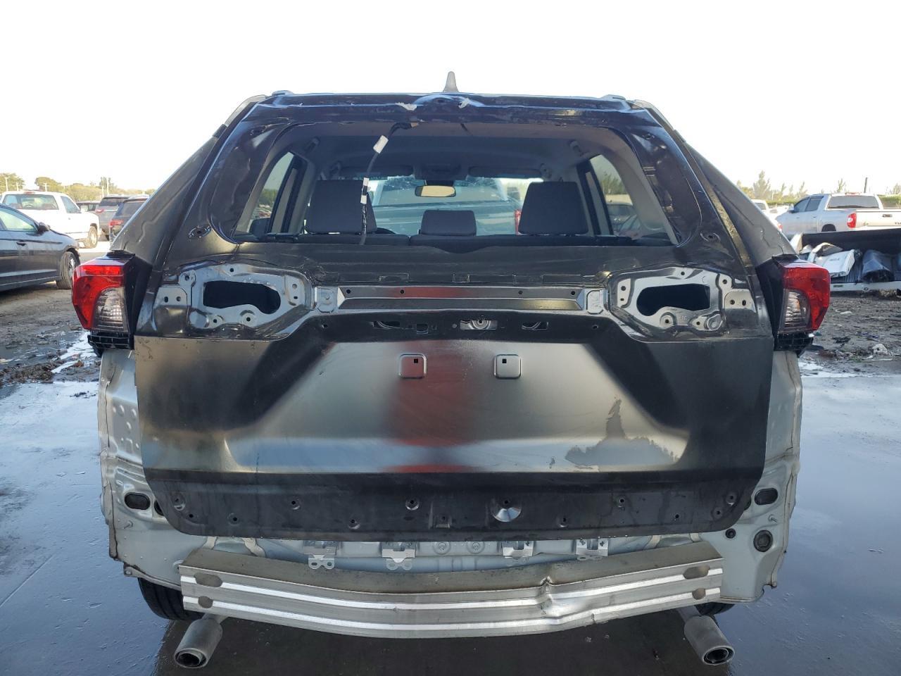 2021 TOYOTA RAV4 LE - Фото 6