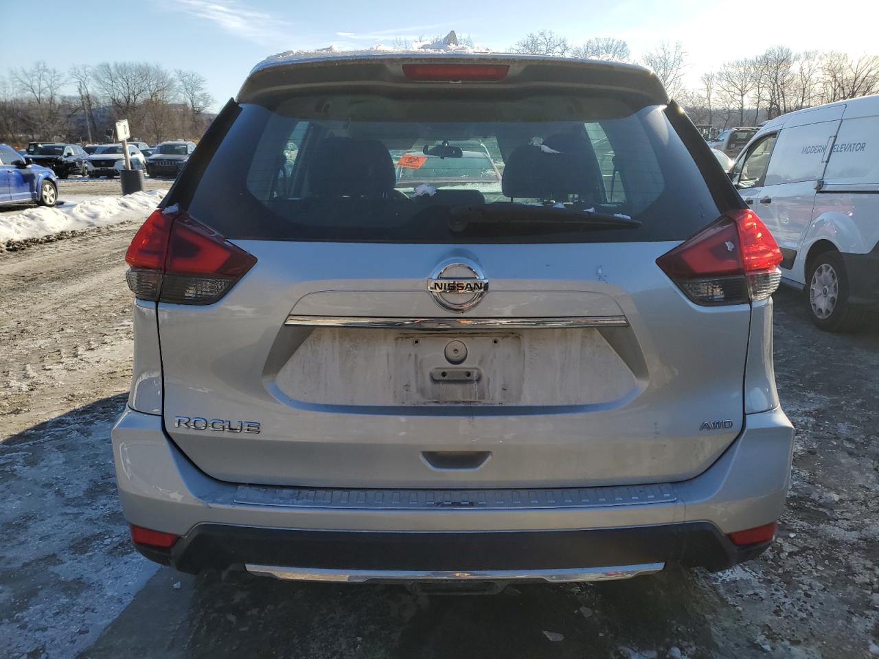 2017 NISSAN ROGUE SV - Image 6